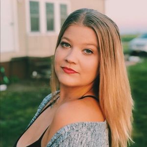 Meet your Posher, Danica